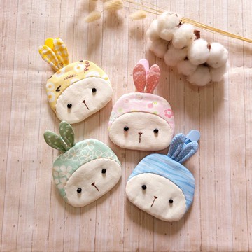 戴帽小兔 / 造型平安符袋