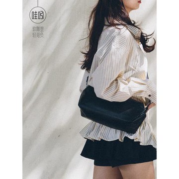 哇吲劉盛毅原創無性別斜挎包小眾設計高級感枕頭包超輕奢包包N889