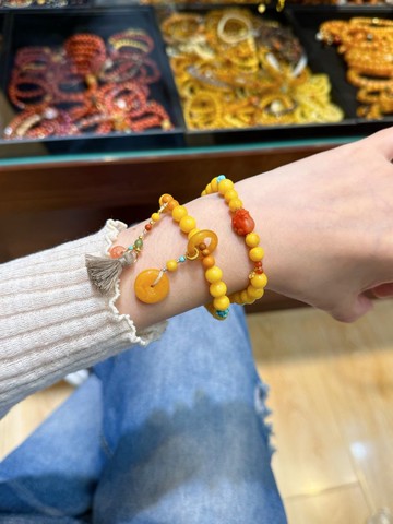 天然雞油黃老蜜蠟雙圈手串 尺寸7.4公釐 重約15.2克 配蜜蠟鈕子