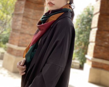 秋冬就該圍她自己的顏色比如這條看上去有些暗的羊毛印花大方巾 英國單 高支純羊毛輕提紋印花女士秋冬大方巾圍巾披肩 export UK