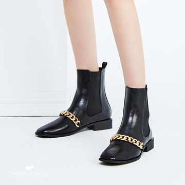 【Scottish House】 素色皮面 維持簡約有型 金色鍊條 短靴 (CFT24605)