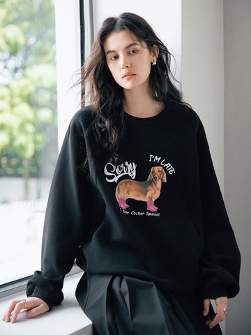 黑色 穿雨靴的修狗 圓領可愛小狗大學T 字母印花衛衣