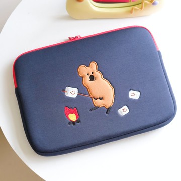 《Dinotaeng》🇰🇷韓國文創｜烤棉花糖Quokka筆電包 다이노탱