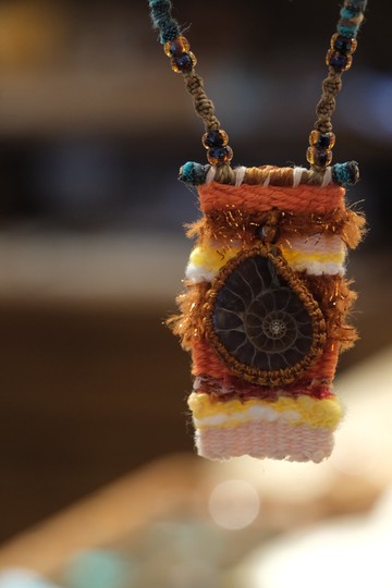 斑彩螺布藝編織頸鏈