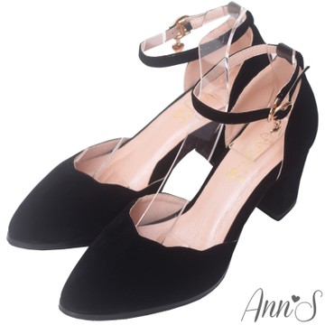 Ann’S戀愛夢遊-金色小愛心吊飾甜美波浪繫帶粗跟鞋-黑