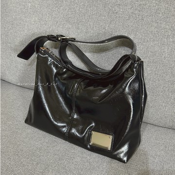 [WHAC] | 現貨 率性斜背包✨漆亮皮單肩斜背女包 保溫瓶可放 ipad可裝 質感通勤小包 手提包 側背包