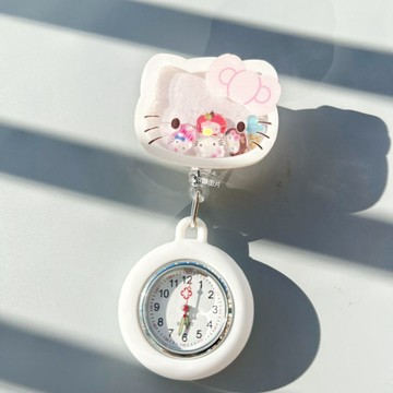 ✨臺灣出貨✨HelloKitty貓搖搖樂伸縮胸表護士掛錶可愛醫生學生考試懷錶夾子表