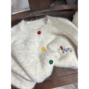 小狗刺繡軟糯浣熊絨毛衣外套女秋冬寬松慵懶風針織開衫設計感上衣