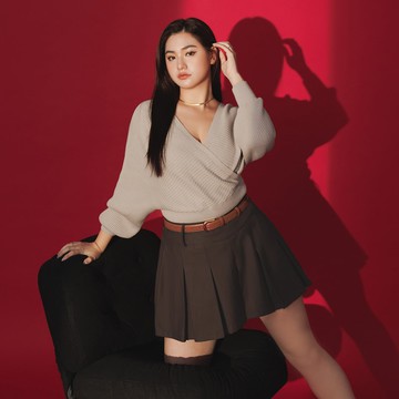 性感V領交疊坑條針織上衣 MUA