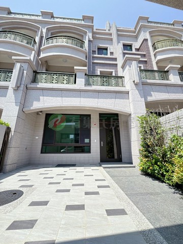 全新交屋龍井富宇大地黃金店墅四套車庫別墅｜台中市龍井區龍社路