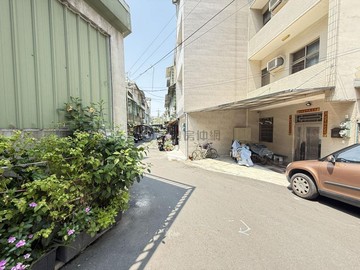 仁武區行政中心大地坪翻新臨路車庫透天｜高雄市仁武區文興五巷