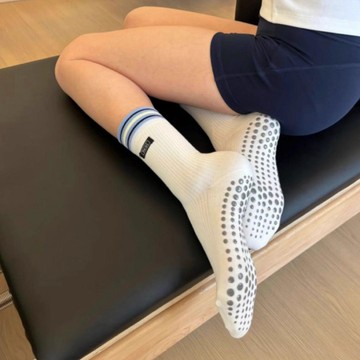 【核心賣點】瑜伽襪 女 點膠防滑 舞蹈 百搭 中筒 透氣 吸濕 排汗 運動 撞色款 學院風 純棉 台灣出貨