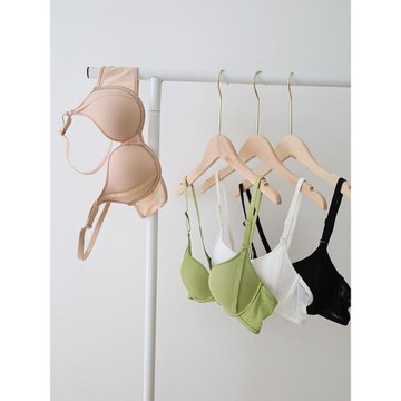 日本光面無痕透氣小胸聚攏內衣女舒適有鋼圈上托防下垂收副乳文胸