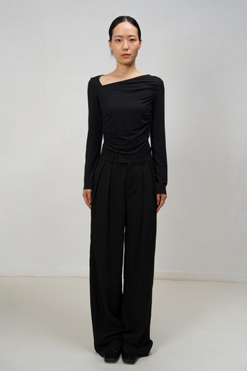 不對稱抓皺莫代爾上衣 - 黑