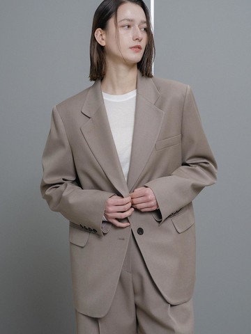 Boy-Fit Two Button Blazer [Beige]
