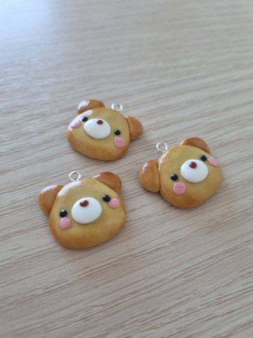 小熊吊飾，可作為項鍊或鑰匙圈，材質為polymer clay。