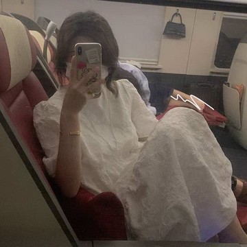 白色連衣裙子女氣質2022新款浮雕花紋泡泡袖法式初戀森系高級感夏