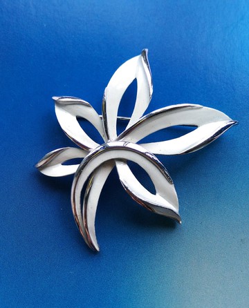 Vintage Jewelry 西洋古董飾品  TRIFARI 白琺瑯 葉子 別針