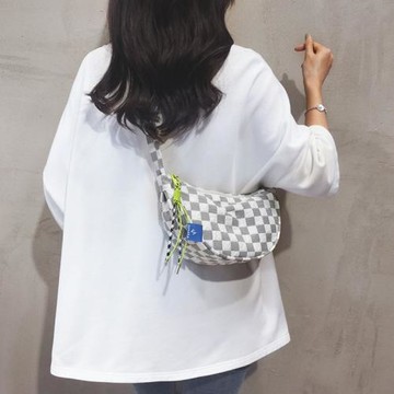 ins韓版帆布包包女2025新款棋盤格休閑百搭餃子包學生單肩斜挎包