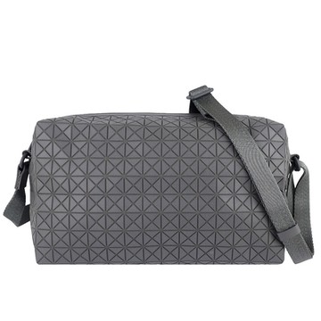 ISSEY MIYAKE 三宅一生 BAOBAO 灰色壓印方格肩背/斜背包