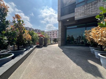 東區虎尾寮三角窗百坪霸氣電梯金店面｜台南市東區裕誠街