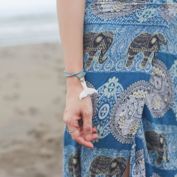 Sea y'all貝殼雕刻鯨魚尾手環-鯨落魚尾繞式手環(自由藍)