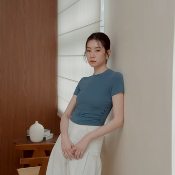 簡約側抽皺設計合身圓領上衣-藍