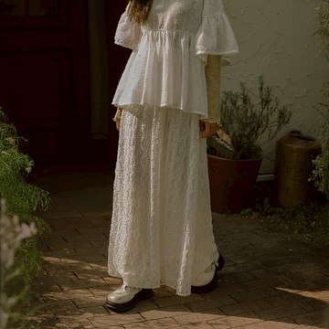 QUEENSHOP_F 女裝 蕾絲緹花造型直筒長裙 三色售 現+預 【03021644】