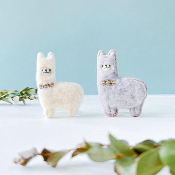 誕生石 羊駝胸針 九月藍寶石