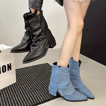 【白鳥麗子】【35-42全尺碼】尖頭靴 雜誌款V口反褶拼接粗跟短靴 店長推薦