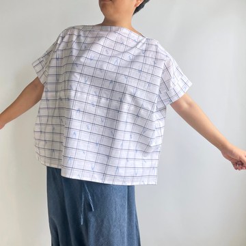 【獨一無二】橫向寬版套頭衫 附袖 全手工縫製 - 浴衣布料 白底細黑線格紋與藍色絣織圖案