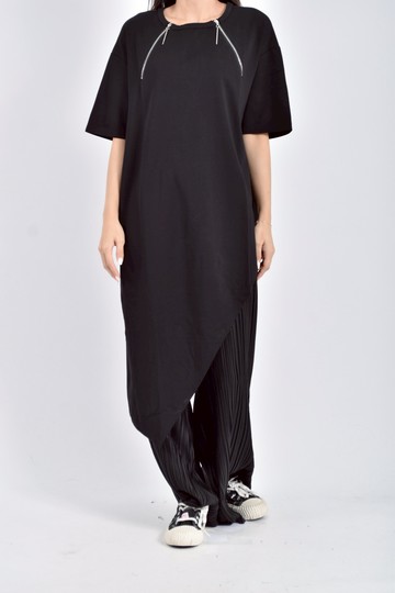 (F) mina拉鍊斜擺開岔短袖黑色洋裝