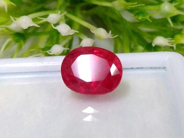 ```
天然紅寶石 10.2 x 8.2 禮物或生日戒指
```