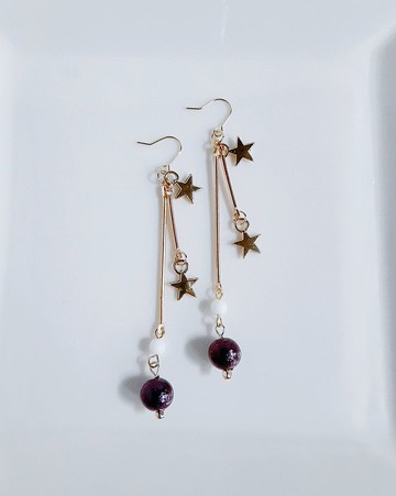 雙鍊金色飾條與史黛拉珍珠的超長款垂墜耳環 酒紅色 搖曳設計 時尚 禮物 可替換為抗過敏耳針或耳夾