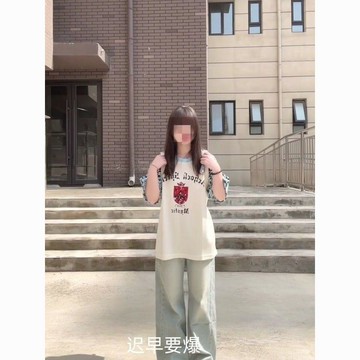 寬鬆大尺碼短袖T恤 華夫格字母印花迷彩插肩 夏日穿搭 大尺碼上衣 微胖女孩穿搭 韓版大碼女裝 2026夏季新款