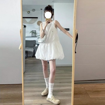 【台灣出貨】韓系✨ 白色洋裝 法式洋裝 無袖背心連衣裙 女裝 夏季溫柔風氣質蓬蓬裙 寬鬆花苞短裙 A字裙 赫本風 ins
