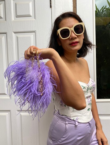 女士紫和薰衣草羽毛包