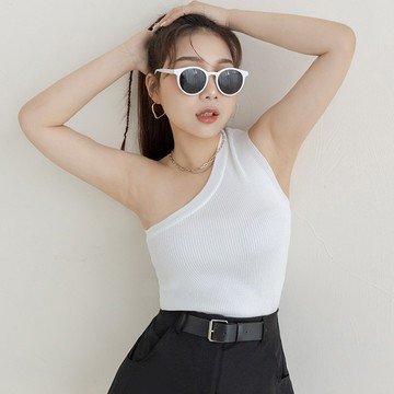 【PolyLulu】 MUA!歐美個性單肩坑條針織背心 中大尺碼上衣 白色