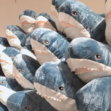 秒殺價來了⚡啊嗚鯊魚抱枕條條同款宜家大鯊魚公仔睡覺玩偶可愛生日禮物送女生KNZS