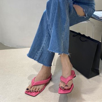 [倩姐]方頭低跟夾趾人字拖鞋女夏外穿2024年新款休閑舒適粗跟涼拖