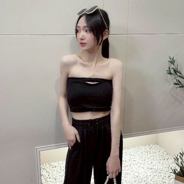 造型露肩平口背心【2112】33春夏新款韓系INS性感貼身氣質背心 短版背心 無袖背心 女生背心 女裝批發價