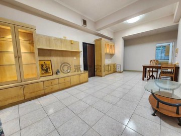 英明商圈邊間公園旁低公設衛浴開窗３房平車｜高雄市苓雅區英祥街