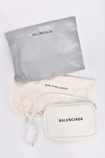 balenciaga白色logo肩背相機包