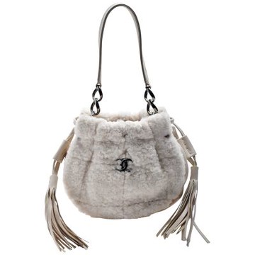 CHANEL 經典雙C LOGO復古雙流蘇小羔羊皮束口手提包(白色)