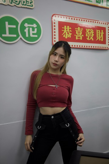 胸前挖洞排釦上衣