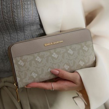 【金安德森】  Genevieve 經典老花拉鍊長夾-杏灰