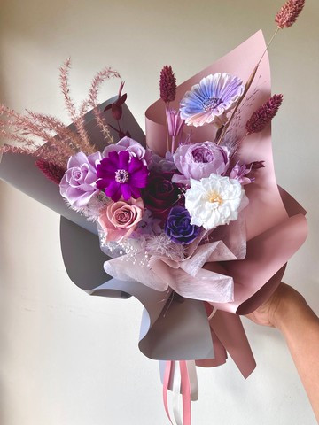 紫色系永生玫瑰花束。韓系空氣感  畢業花束 情人節花束 古典花束