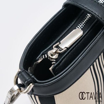 OCTAVIA 8 - 獨立條碼 黑白直紋肩斜二用水桶包 - 無價黑