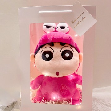 預購【Giftpro 禮物】 鱷魚小新娃娃 小新玩偶 蠟筆小新 小新娃娃禮物袋 生日禮物禮盒 送禮 禮物 生日 粉色 情人節 (含燈條)