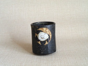 八角湯のみ 金銀彩白椿a